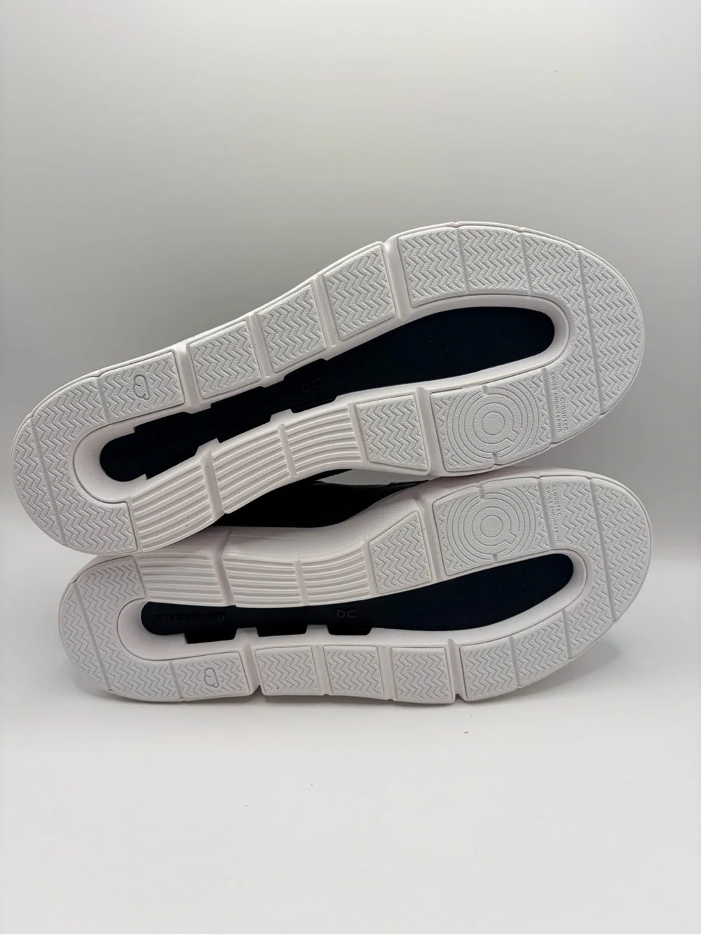 On Cloud Roger Clubhouse Women’s Low-Top Sneaker in Black with White Sole